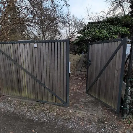 Einfaches Mit Garten Und Urspruenglichem Retro-charakter In Bei Berlin Schoneiche