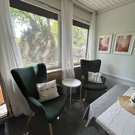 Einfaches Mit Garten Und Urspruenglichem Retro-charakter In Bei Berlin * Schoneiche